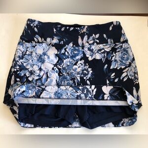 S.C.&Co. Skort - Women’s Blue/White Floral Print Skort. Size XLarge.